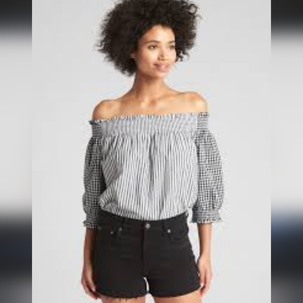 🤍🖤 GAP 100% Cotton Striped/Gingham Smocked Off the Shoulder Top, M